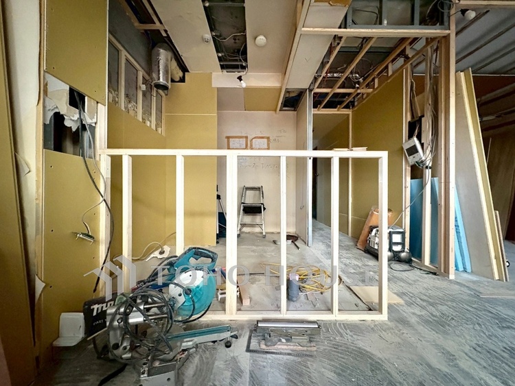 キッチン 【Kitchen】無駄のない動線が、毎日の家事を軽やかに。作業スペースもしっかり確保された設計。心地よく整うキッチンです