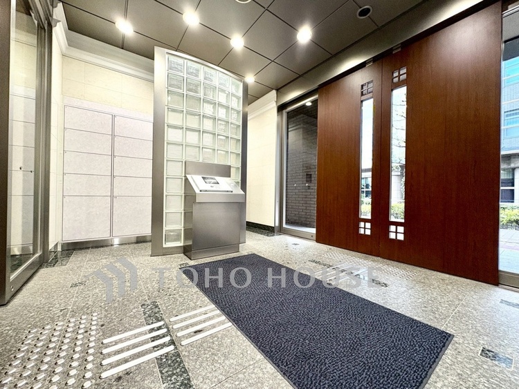 外観 【ロビー】落ち着いた雰囲気に包まれたロビー空間。住まう方や訪れる人を優しく迎えてくれる共用スペースです。