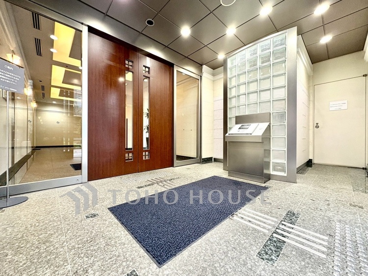 外観 【ロビー】ゆとりあるロビー空間。帰宅した瞬間にほっとできる落ち着いた雰囲気が広がります。