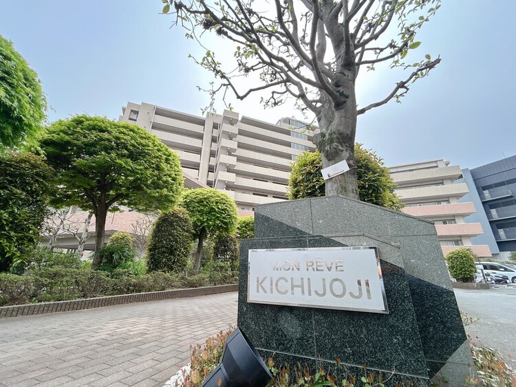 その他 【エンブレム】スタイリッシュなエンブレム。お洒落なマンションは入り口から。