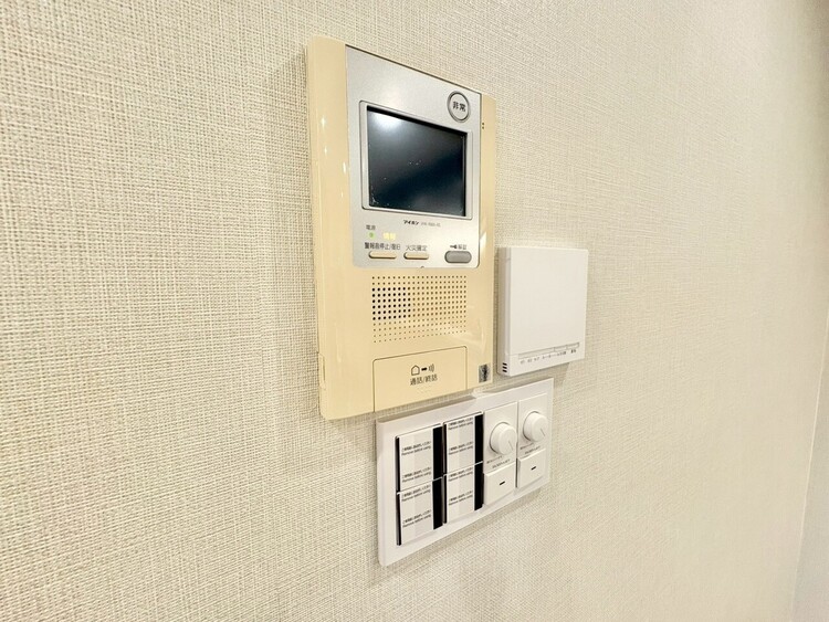 その他 誰が来てもわかる様にモニター付きインターホンを設置。
