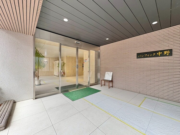 エントランス 外と内をつなぐエントランスは、まさに顔となる場所。