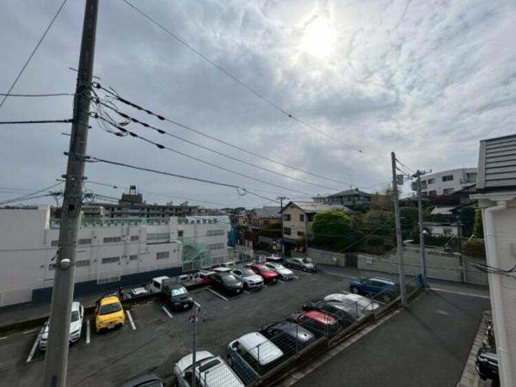 その他 南向きの開放感のある眺望。季節による景色の変化を　日常の生活と共に感じてください。