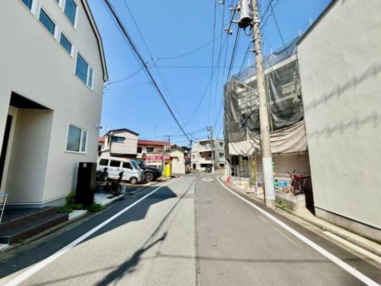 外観 前面道路広く、日当たり良好です。