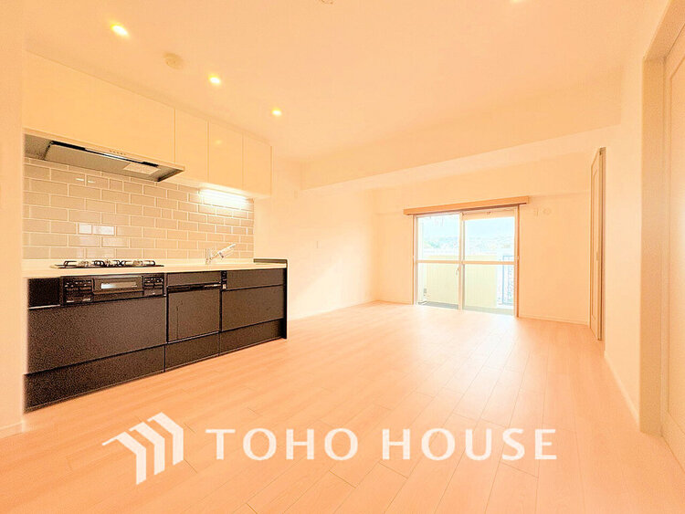 内装 家族みんなが爽やかに過ごせるように、光をたっぷり取り込んだLDK