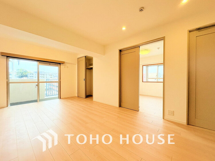 内装 上質な時間を育む暮らしのメインステージ。寛ぎとコミュニケーションを育む居心地のよい場所