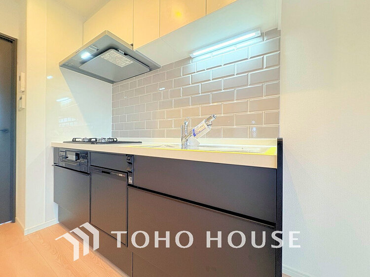 キッチン 落ち着きのあるカラーで統一された清潔感と気品が溢れるキッチン