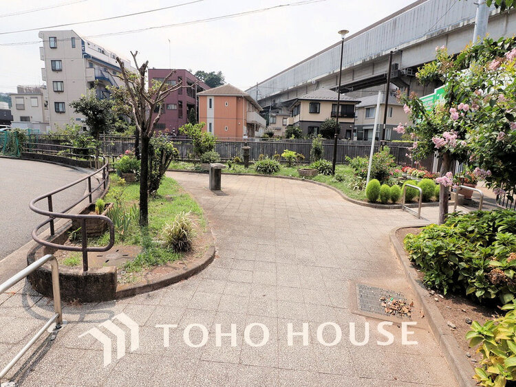 周辺 上星川八幡通公園　距離350ｍ