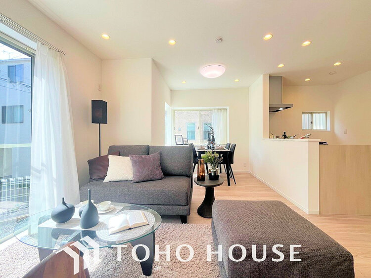 内装 家族みんなが爽やかに過ごせるように、光をたっぷり取り込んだLDK