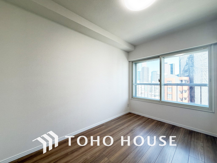 内装 採光もある洋室は、くつろぎのひと時を過ごすのにぴったり