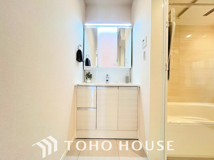 洗面 清潔感のある洗面室で朝の身支度を