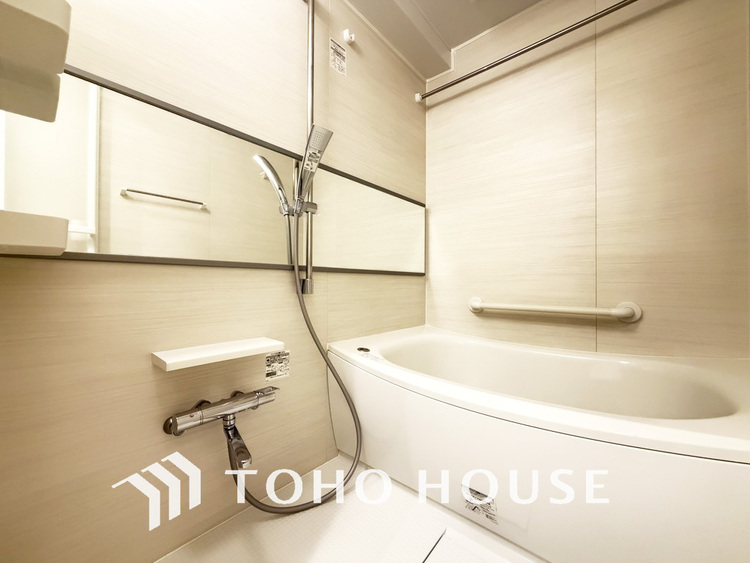 風呂 一日の疲れを癒すバスルームは、心地よいリラックスを叶える清潔感溢れる空間