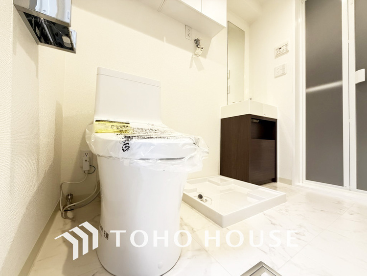 トイレ 清潔な洗浄機能付温水シャワートイレ