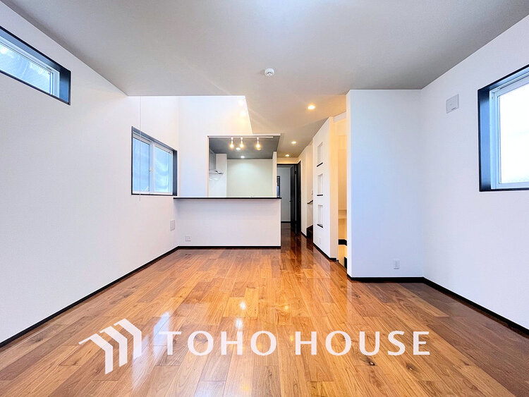 内装 上質な時間を育む暮らしのメインステージ。寛ぎとコミュニケーションを育む居心地のよい場所