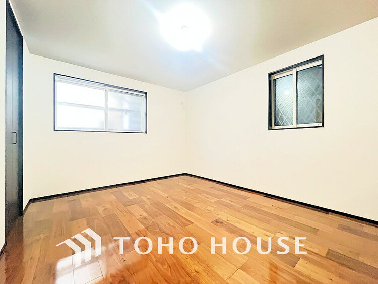 内装 採光もある洋室は、くつろぎのひと時を過ごすのにぴったり