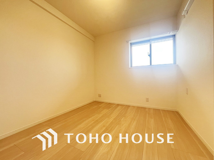 内装 採光もある洋室は、くつろぎのひと時を過ごすのにぴったり