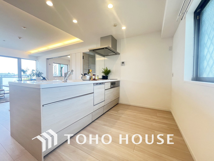 キッチン シンプルな部屋の雰囲気に溶け合うナチュラルキッチン