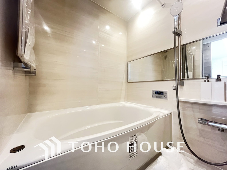 風呂 一日の疲れを癒すバスルームは、心地よいリラックスを叶える清潔感溢れる空間