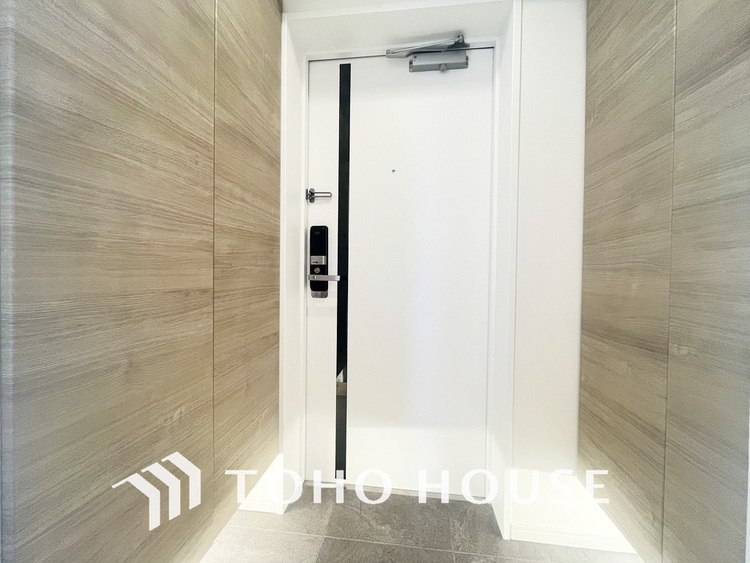 玄関 飾り過ぎないシンプルな内装の玄関