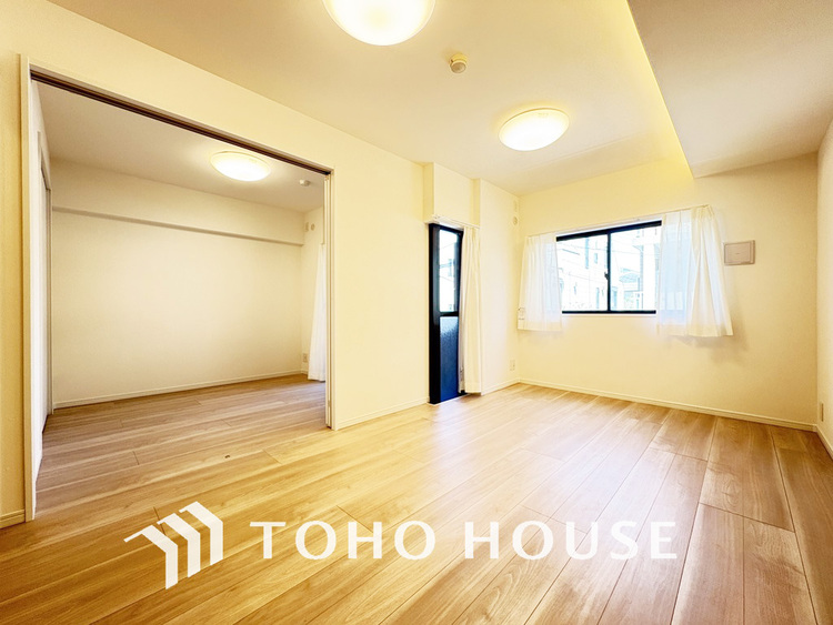 内装 広がりのある住空間、家族が集まるリビング・ダイニング