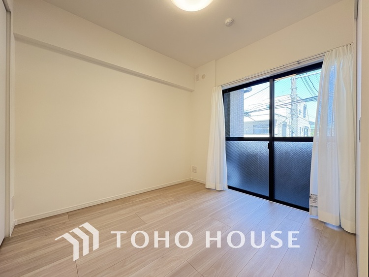 内装 採光もある洋室は、くつろぎのひと時を過ごすのにぴったり