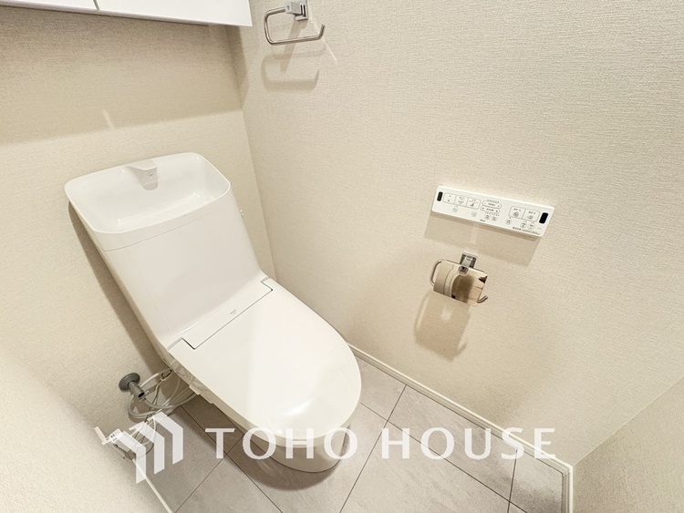 トイレ 清潔な洗浄機能付温水シャワートイレ