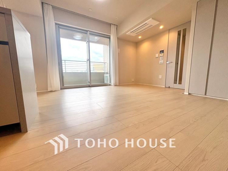 内装 ◆瀟洒な空間◆落ち着きのある彩が見事に調和させた瀟洒な空間を演出。ここに集まる家族の会話と笑顔が絶え間なく続く幸せな空間。