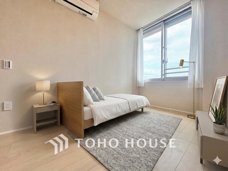 内装 ＊配置してある家具や小物はCGによるイメージ画像です。感性を育むプライベートルームはシンプルでスマートな空間。好みの空間で読書をしたり、音楽を聞いたりと一人の時間も充実したものにできます。