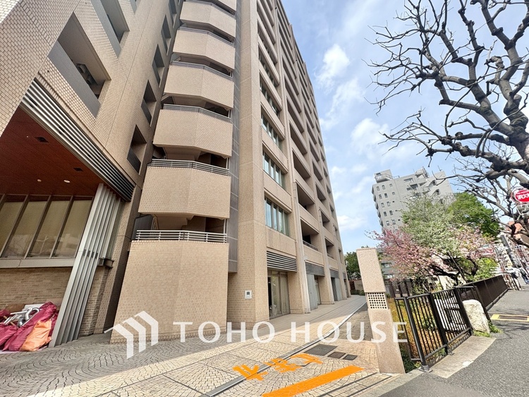 外観 漂う上質な空気感、マンションに入れば「おかえりなさい」と笑顔で迎えてくれるエントランス。最良の心配りを感じるマンションでした。