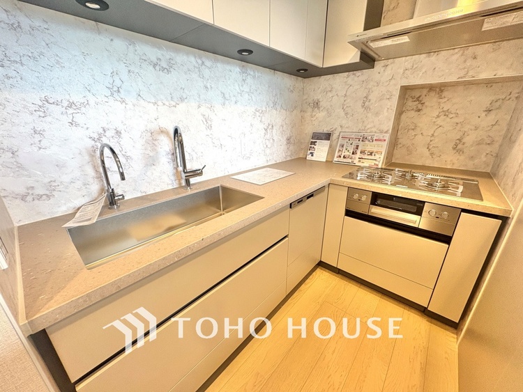 キッチン 奥のスペースまで有効に活用できます。奥まで上から見渡せるので、たまにしか使わない調理器具もサッと取出せます。