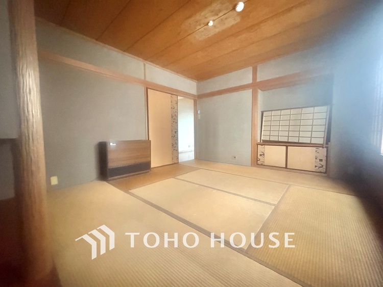 内装 使いやすく、明るい洋室に仕上がります。子供部屋や趣味のお部屋にご利用できます。ご自身で家具などを配置し、素敵な空間を創り上げられます。