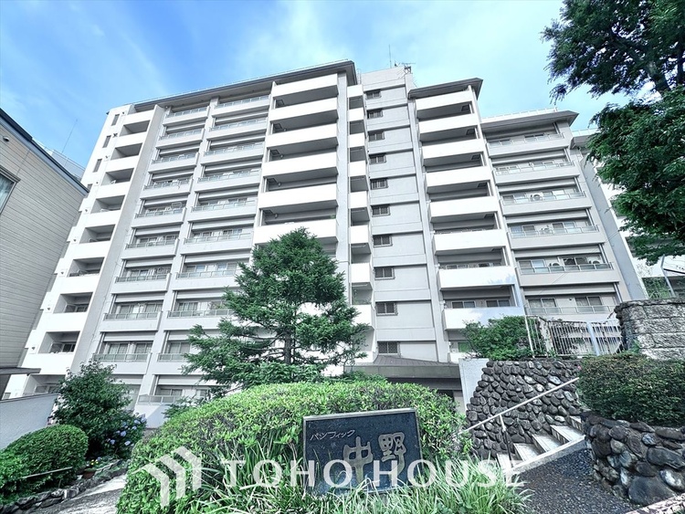 外観 漂う上質な空気感、マンションに入れば「おかえりなさい」と笑顔で迎えてくれるエントランス。最良の心配りを感じるマンションでした。
