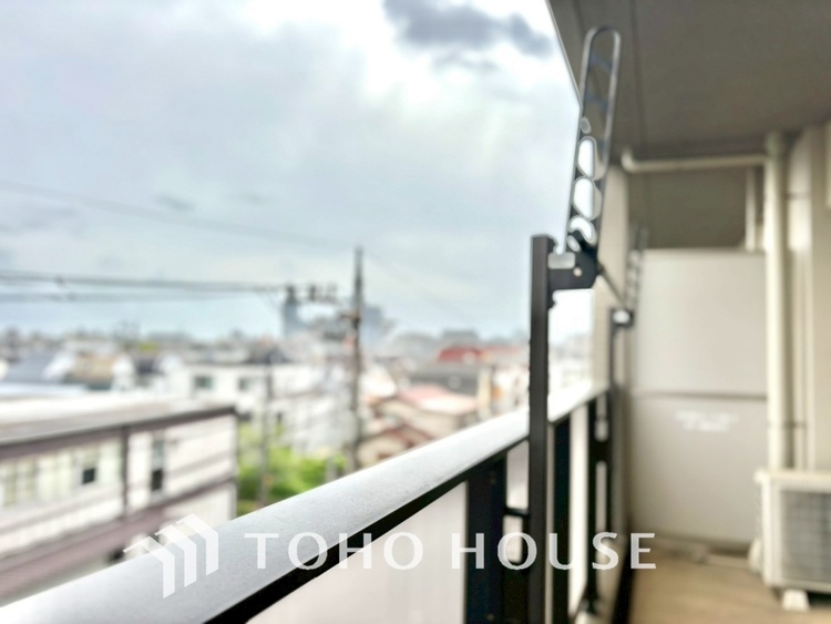 その他 【BALCONY】◆BLUE SKY◆自然の心地よさに包まれる。大開口の外に広がるのは爽やかな青空。