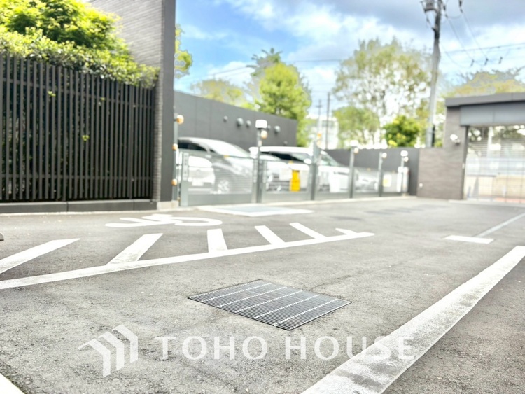 駐車場 【PARKING】◆愛車を◆安全に駐車できる駐車場がございます。