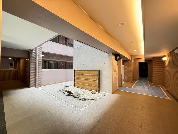 その他 マンションの敷地内には、中庭もございます。