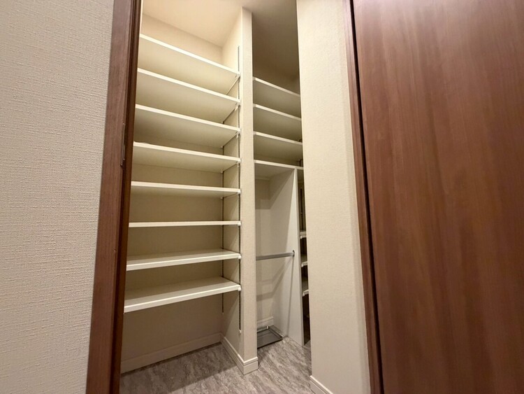 その他 収納スペースが付いていて、お部屋を広く使っていただけます。