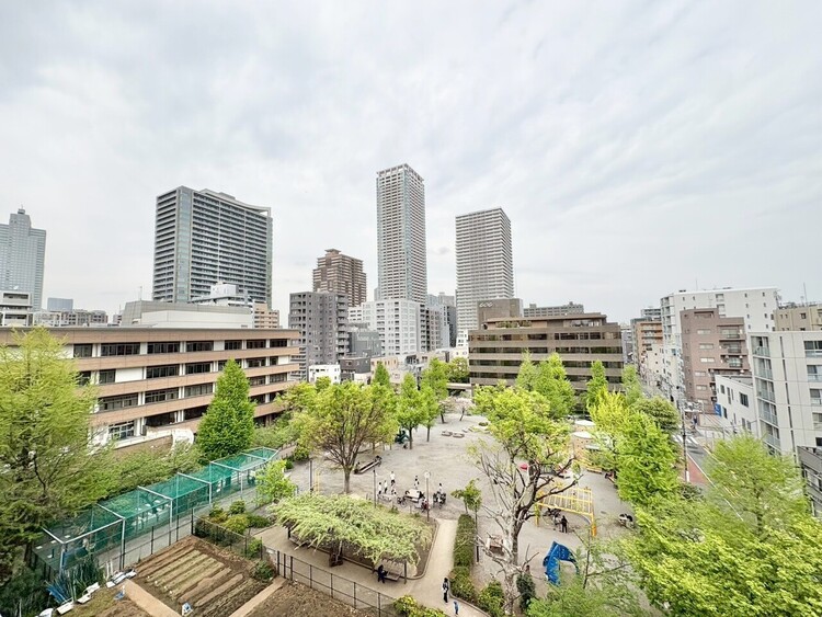 その他 眺望や窓からの景色が良いと、家で過ごす時間も快適です。