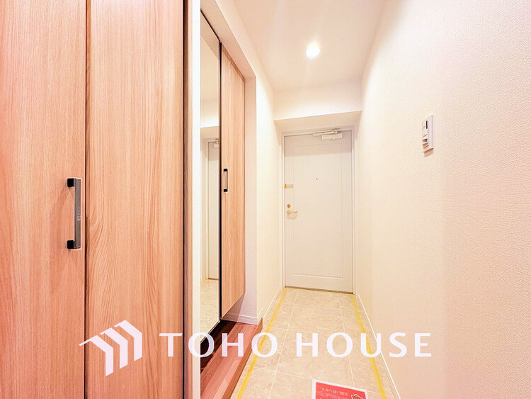 玄関 落ち着いた雰囲気の玄関、家族の帰りを暖かく迎えてくれます