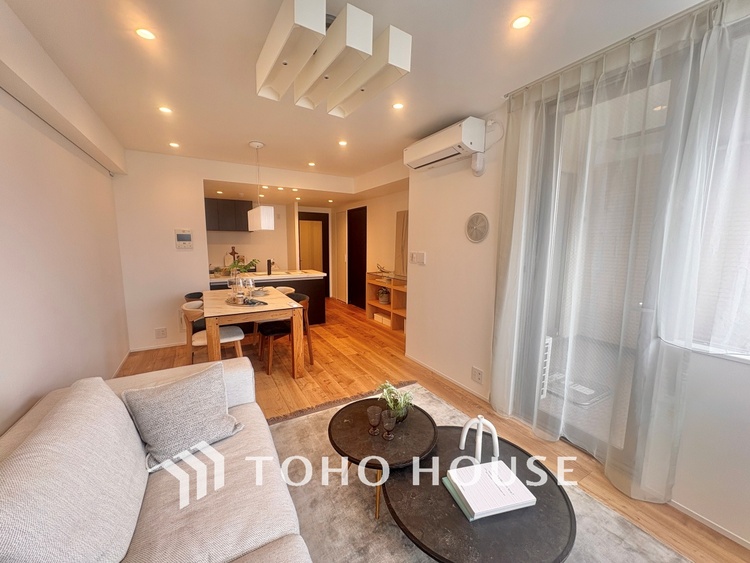 内装 ※家具・小物は販売価格に含まれません。忙しい朝でも、しっかり食事をして頂けるゆとりある大きさのダイニングスペース。