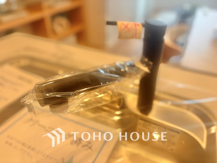 キッチン キッチンは家族の絆を育む大切な空間。シンプルで使い易いシステムキッチンで愉しく作る料理は愛情のある美味しいご馳走に。家族で使えるダイニングキッチンです。