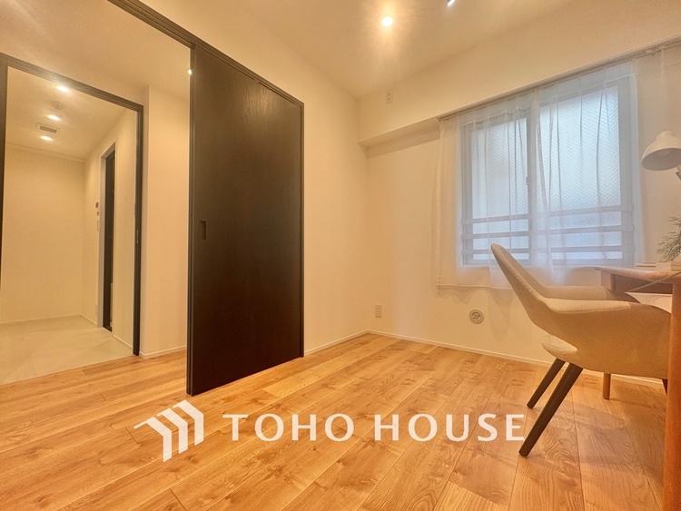 その他 採光や風通しを考えて設計された間取り。近隣との視線を考え、街全体で調整される窓位置。外観だけでなく、そこに住まうご家族の心地よさを最優先しました。