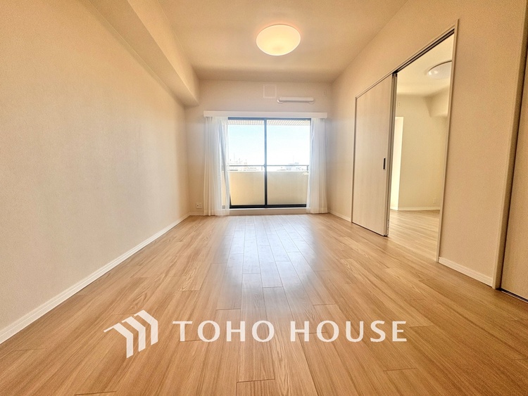 内装 叶えたかったのは落ち着きのあるナチュラルな風合い、そして開放感があるリビング。優雅な気分に浸れる幸せな時間を家族が自然と集まりたくなるこの空間で。