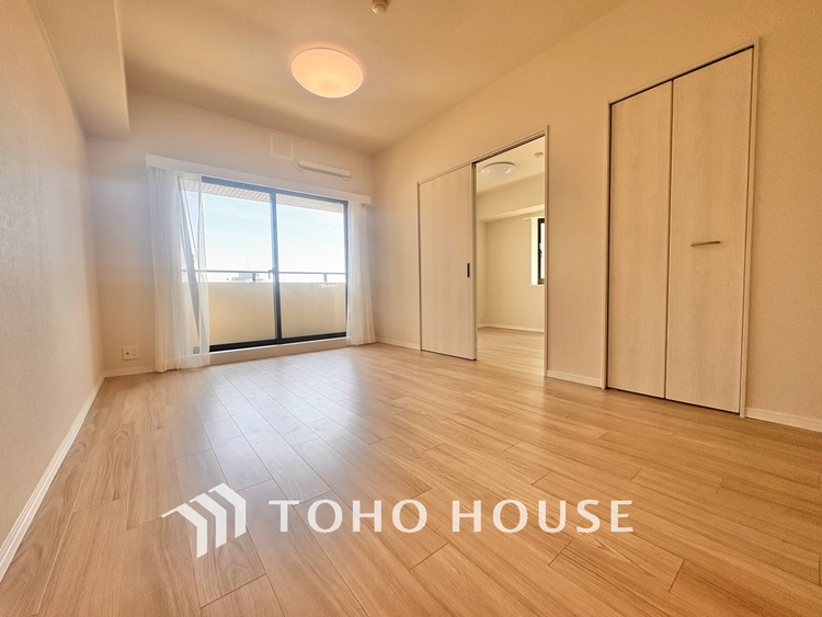 内装 ここはみんなが集い、食事と楽しい会話が始まる場所。話に夢中になりすぎて、ついつい時を忘れ、夜半過ぎになってしまう。そんな束の間の幸せを感じさせてくれます。