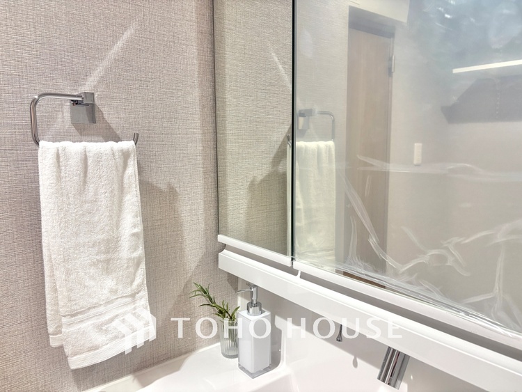 内装 叶えたかったのは落ち着きのあるナチュラルな風合い、そして開放感があるリビング。優雅な気分に浸れる幸せな時間を家族が自然と集まりたくなるこの空間で。