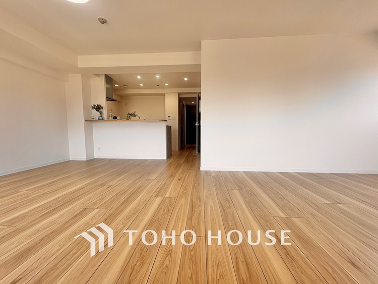 内装 採光や風通しを考えて設計された間取り。近隣との視線を考え、街全体で調整される窓位置。外観だけでなく、そこに住まうご家族の心地よさを最優先しました。