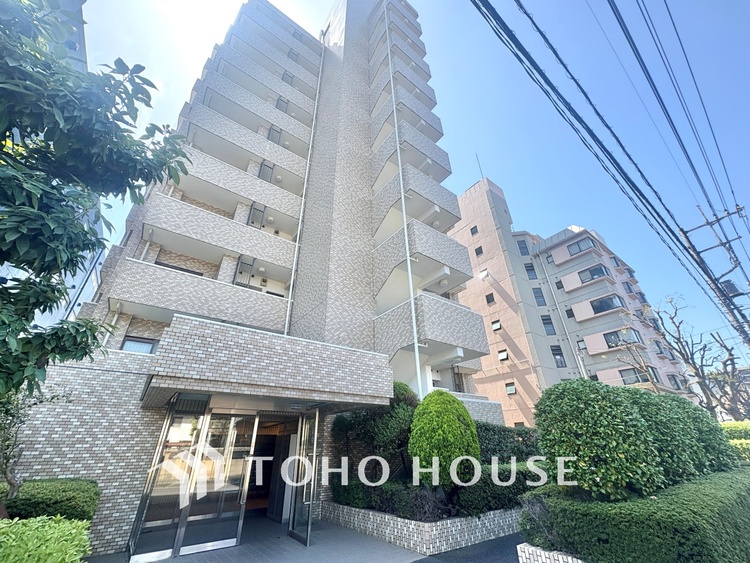 外観 漂う上質な空気感、マンションに入れば「おかえりなさい」と笑顔で迎えてくれるエントランス。最良の心配りを感じるマンションでした。