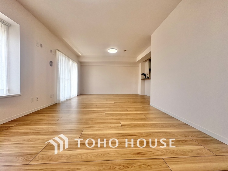 キッチン ◆愛育◆キッチンは家族の絆を育む大切な空間。シンプルで使い易いSystemKitchenで愉しく作る料理は愛情のある美味しいご馳走に。家族で使える広々としたダイニングキッチンです。