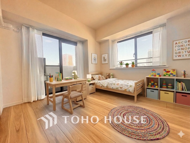 洗面 気持ちの良い朝をつくりだし、夕方には笑顔を取り戻させてくれるミラー。パウダールームはいつでも本来の自分を取り戻せる空間。明るく仕上げてあります。