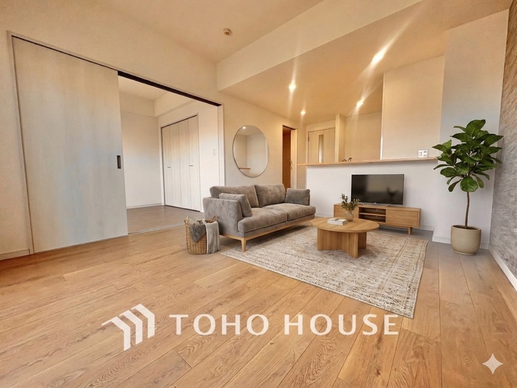 内装 ※生成AIによるイメージです。家具・小物は販売価格に含まれません。忙しい朝でも、しっかり食事をして頂けるゆとりある大きさのダイニングスペース。