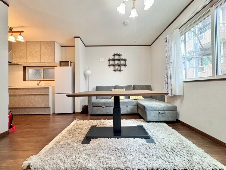 居間 忙しく過ぎゆく日常を置き去るほど、ゆったりした時間が流れるリビング。